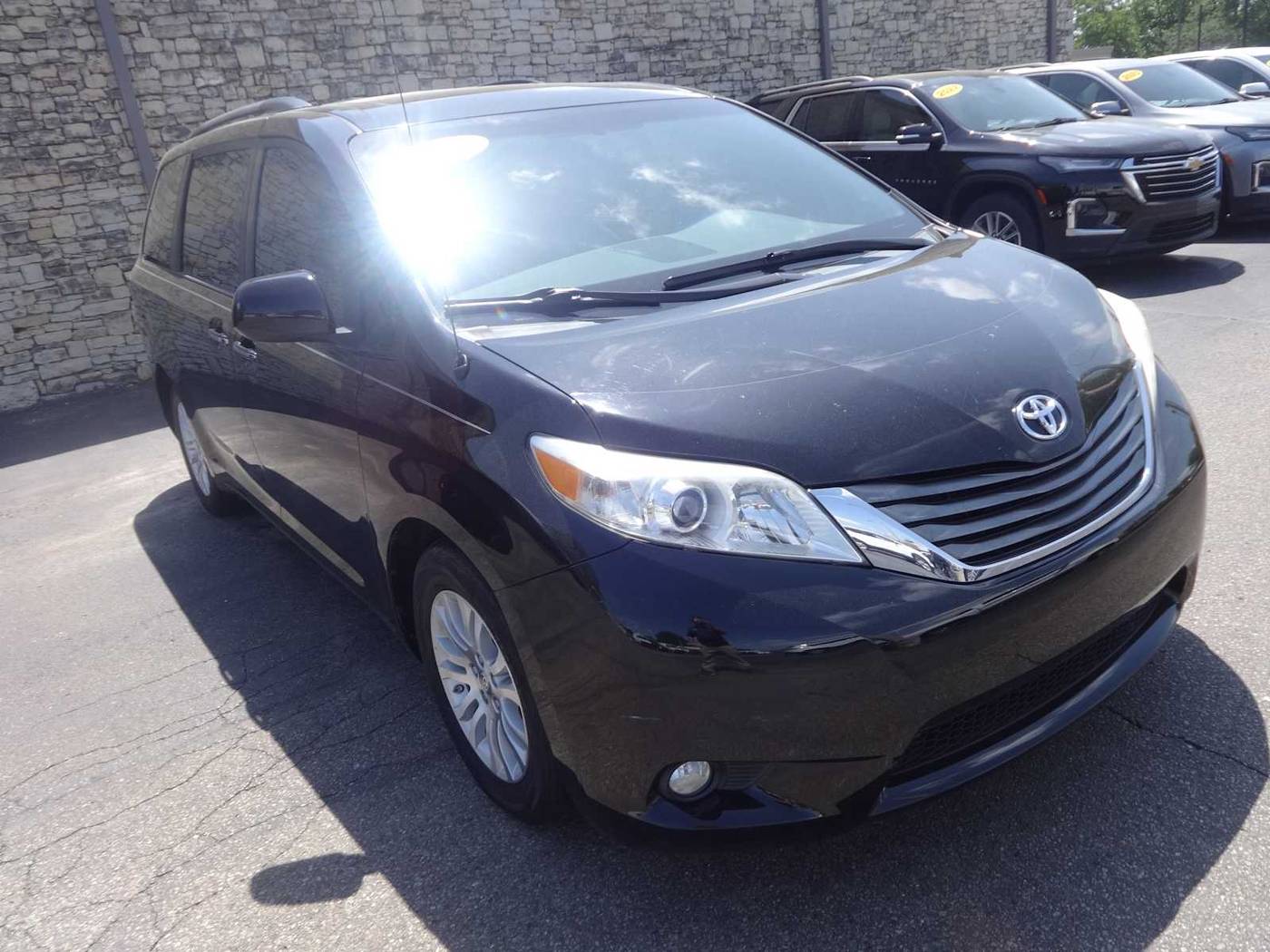 2014 Toyota Sienna XLE — Minivan — 120,932 mi — Hamilton, OH