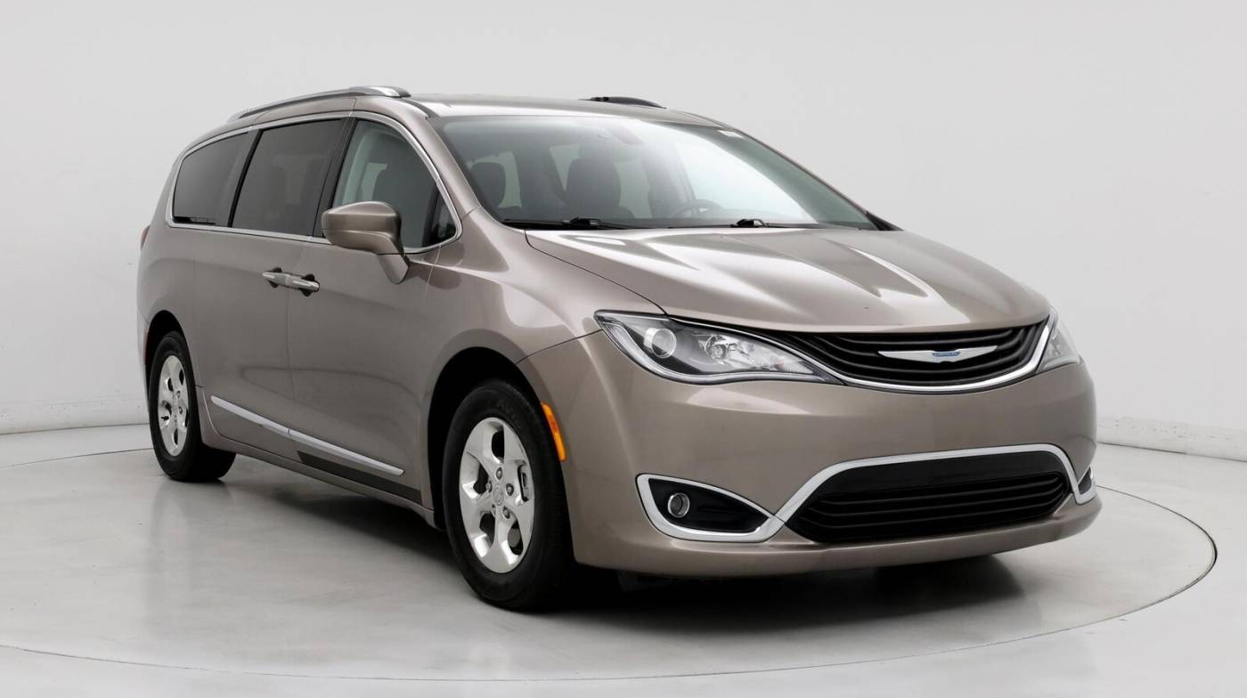 2018 Chrysler Pacifica Hybrid Touring L — Minivan — 23,916 mi — Reno, NV