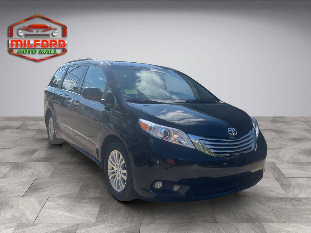 2017 Toyota Sienna XLE Premium — Minivan — 133,242 mi — Milford, MA