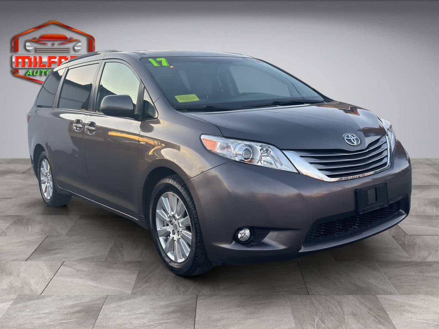 2017 Toyota Sienna XLE — Minivan — 118,955 mi — Milford, MA