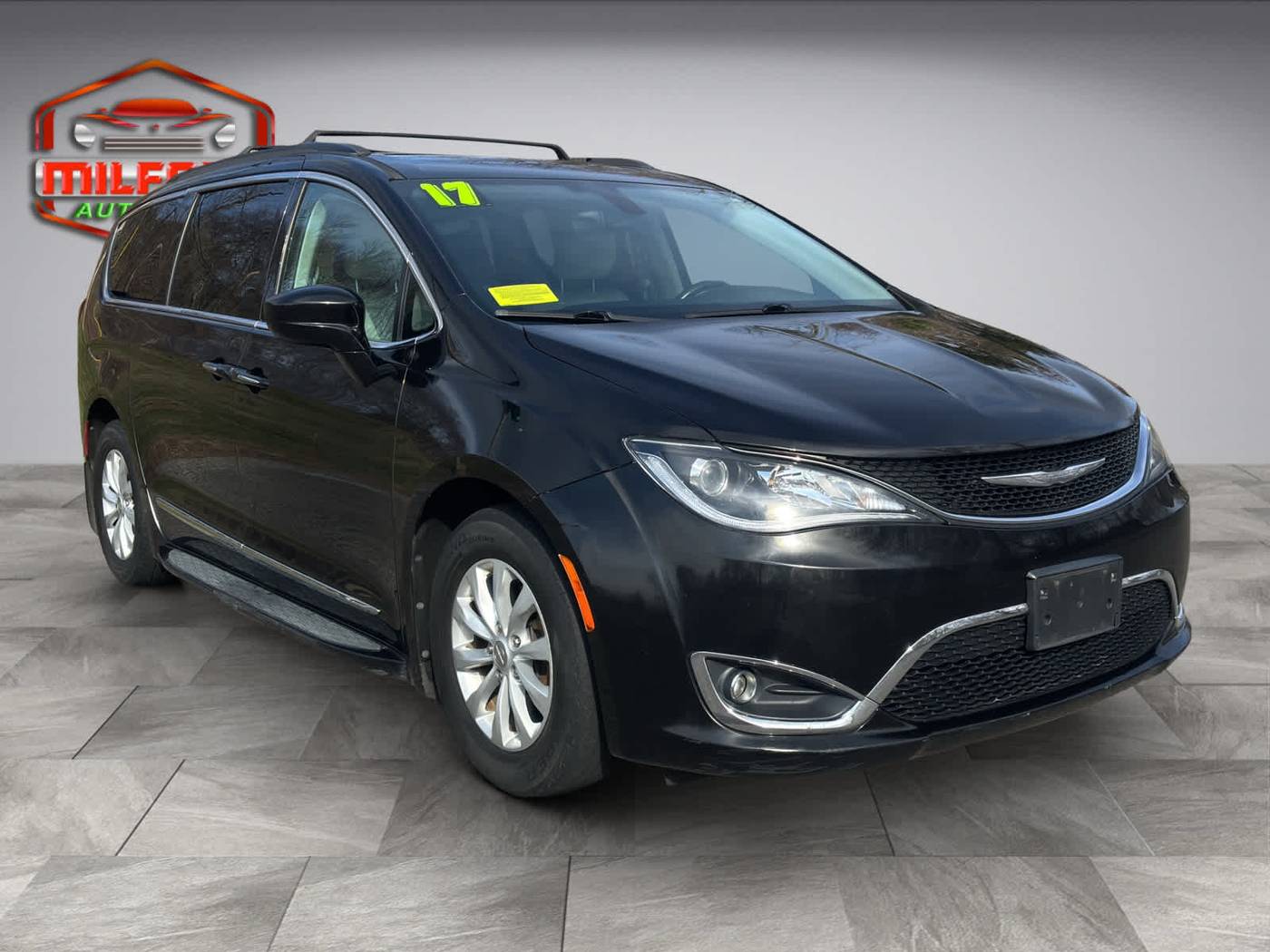 2017 Chrysler Pacifica Touring L — Minivan — 120,255 mi — Milford, MA