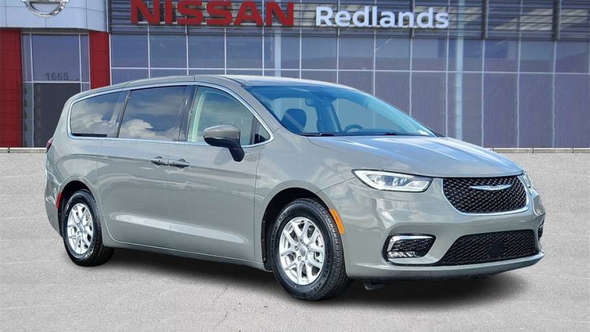 2023 Chrysler Pacifica Touring L — Minivan — 61,343 mi — redlands, CA