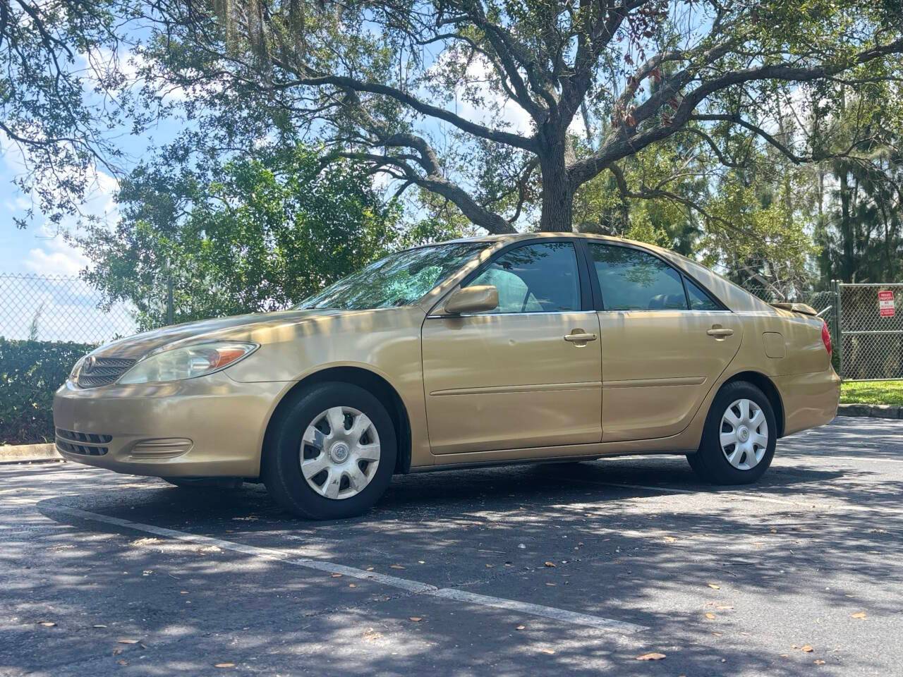 2002 Toyota Camry LE — Sedan — 184,349 mi — Pompano Beach, FL