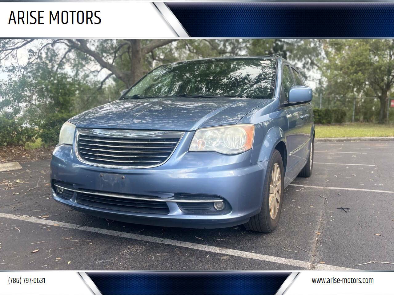 2012 Chrysler Town & Country Touring — Minivan — 120,836 mi — Pompano Beach, FL