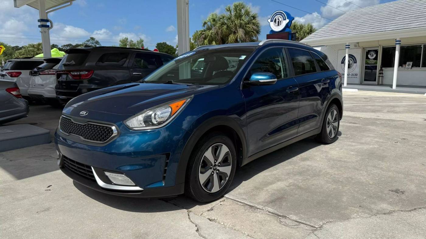 2017 Kia Niro Hybrid EX — SUV — 89,528 mi — North Fort Myers, FL