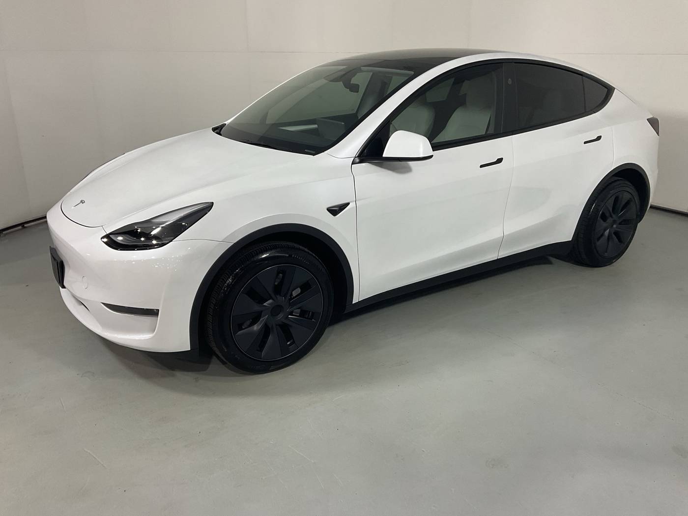 2024 Tesla Model Y Long Range — SUV — 5,806 mi — Englewood, NJ