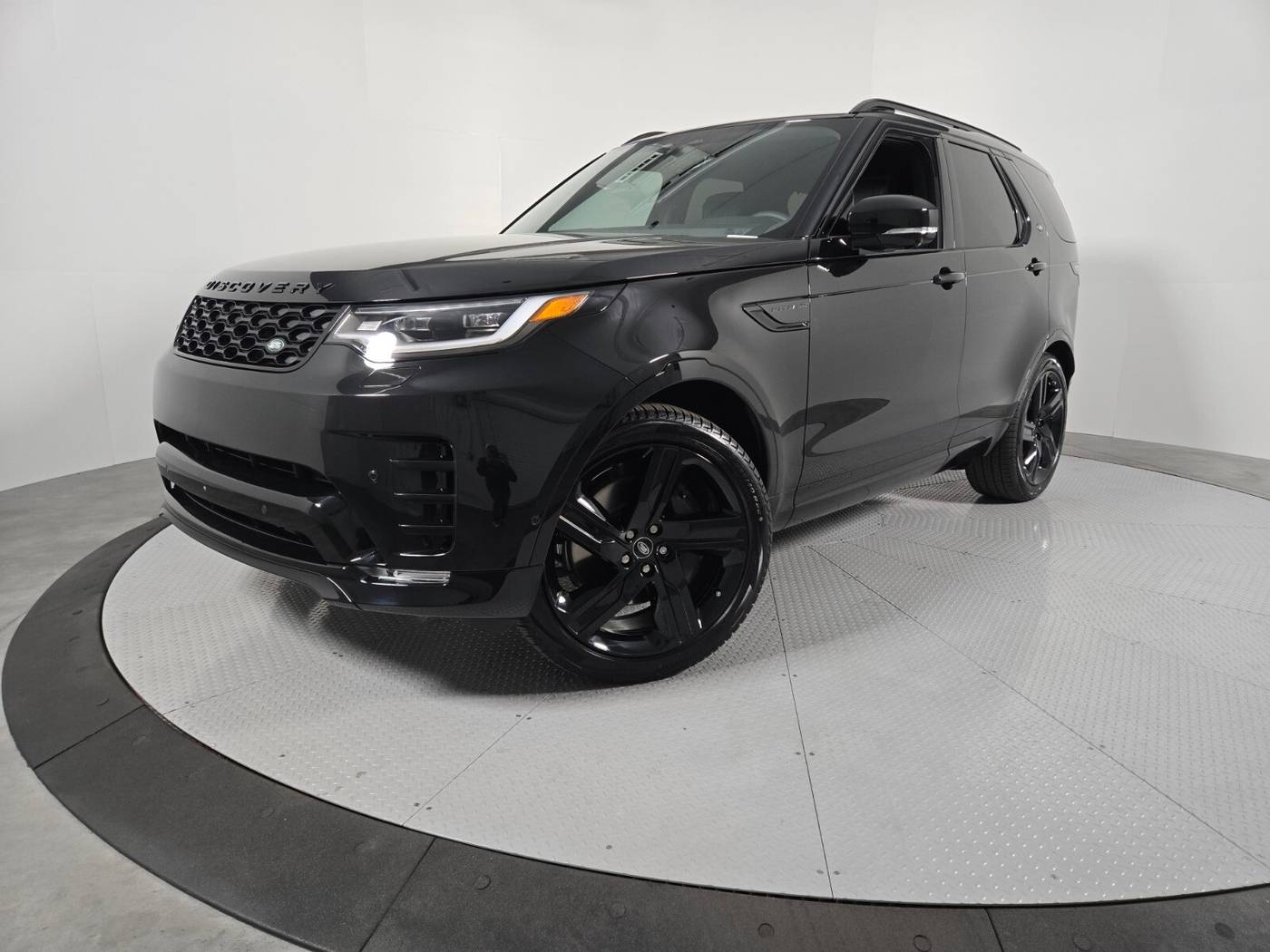 2025 Land Rover Discovery Dynamic SE — SUV — 15 mi — Henderson, NV