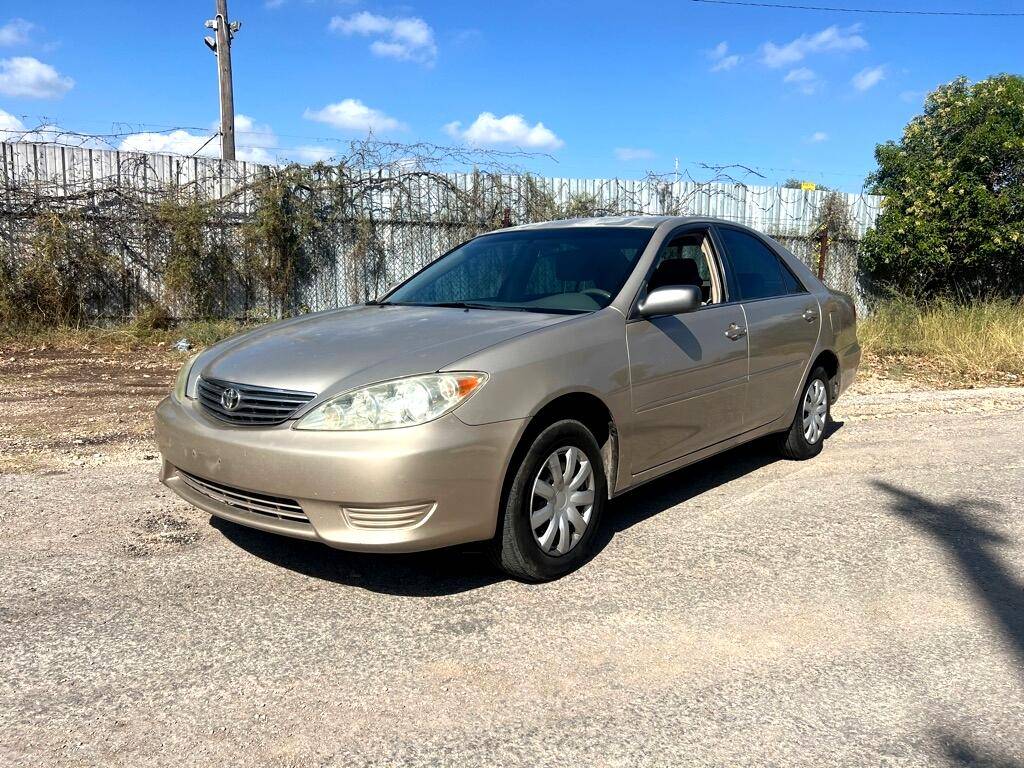 2005 Toyota Camry LE — Sedan — 171,993 mi — Live Oak, TX