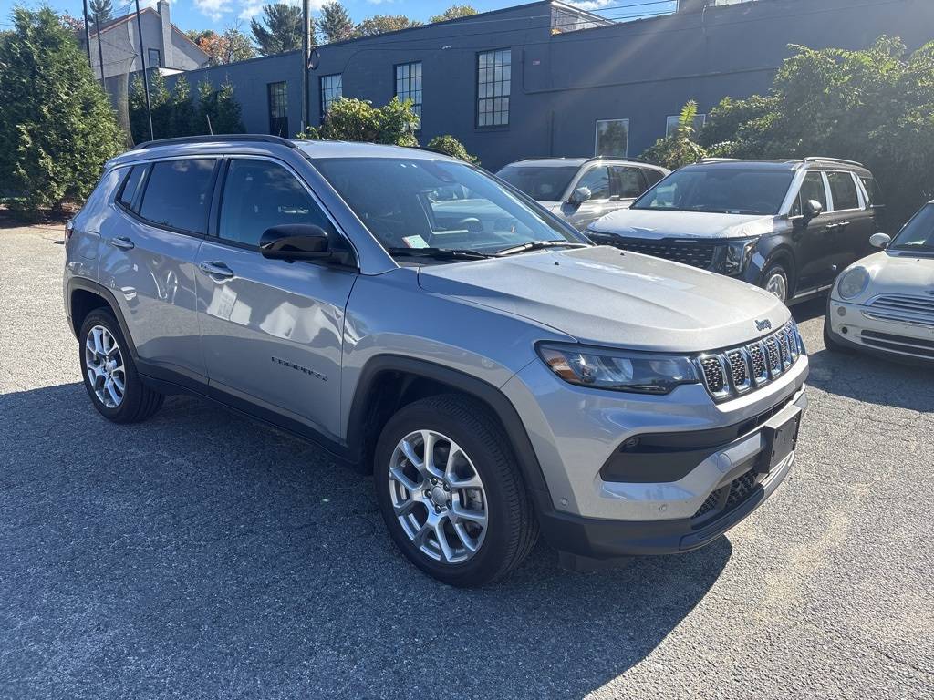 2023 Jeep Compass Latitude Lux — SUV — 13,543 mi — Chevy Chase, MD