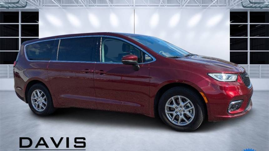 2023 Chrysler Pacifica Touring L — Minivan — 66,300 mi — Jacksonville, FL