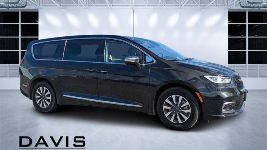 2022 Chrysler Pacifica Hybrid Limited — Minivan — 73,452 mi — Jacksonville, FL