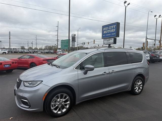 2021 Chrysler Pacifica Touring L — Minivan — 32,870 mi — Sioux Falls, SD