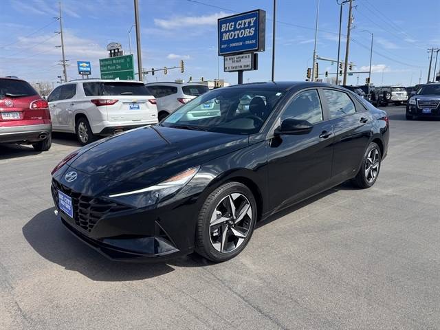 2023 Hyundai Elantra SEL — Sedan — 25,955 mi — Sioux Falls, SD