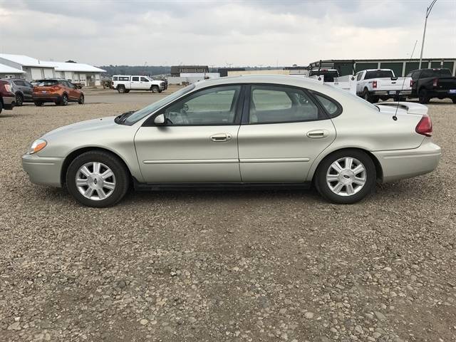 2005 Ford Taurus SEL — Sedan — 144,627 mi — Sioux Falls, SD