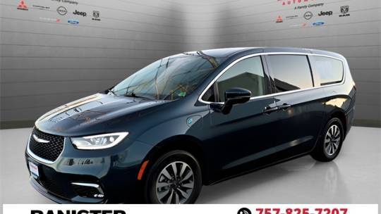 2022 Chrysler Pacifica Hybrid Touring L — Minivan — 41,974 mi — Hampton, VA