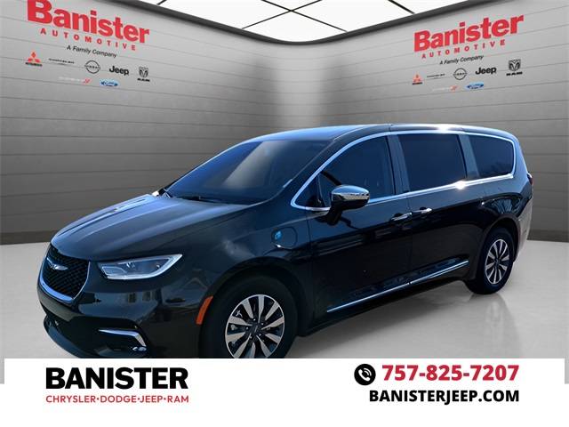 2023 Chrysler Pacifica Hybrid Limited — Minivan — 6,409 mi — Hampton, VA