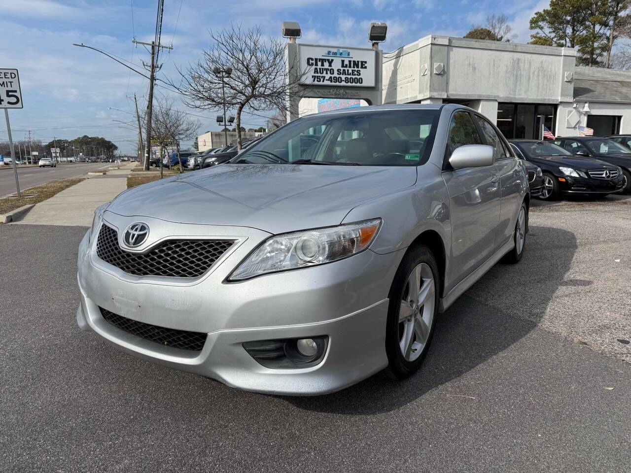 2011 Toyota Camry SE V6 — Sedan — 138,232 mi — Norfolk, VA