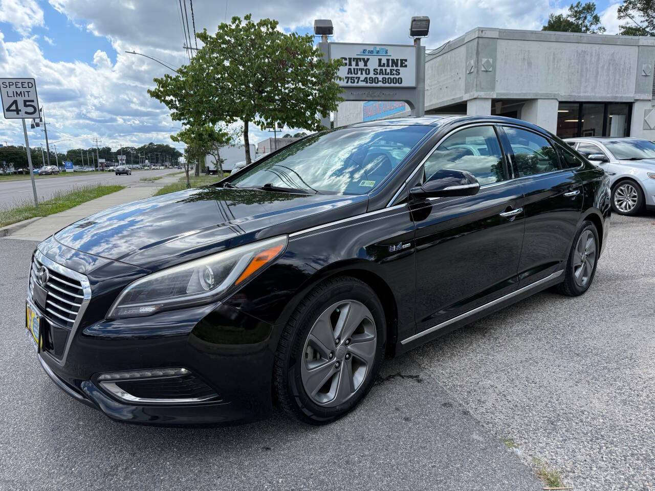 2016 Hyundai Sonata Hybrid Limited — Sedan — 120,903 mi — Norfolk, VA