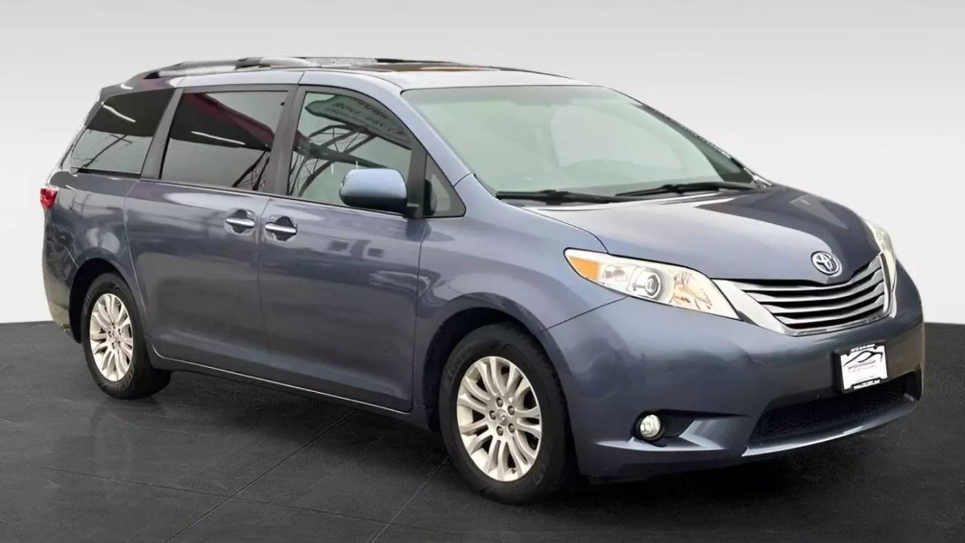 2017 Toyota Sienna XLE — Minivan — 121,111 mi — Farmington, MN