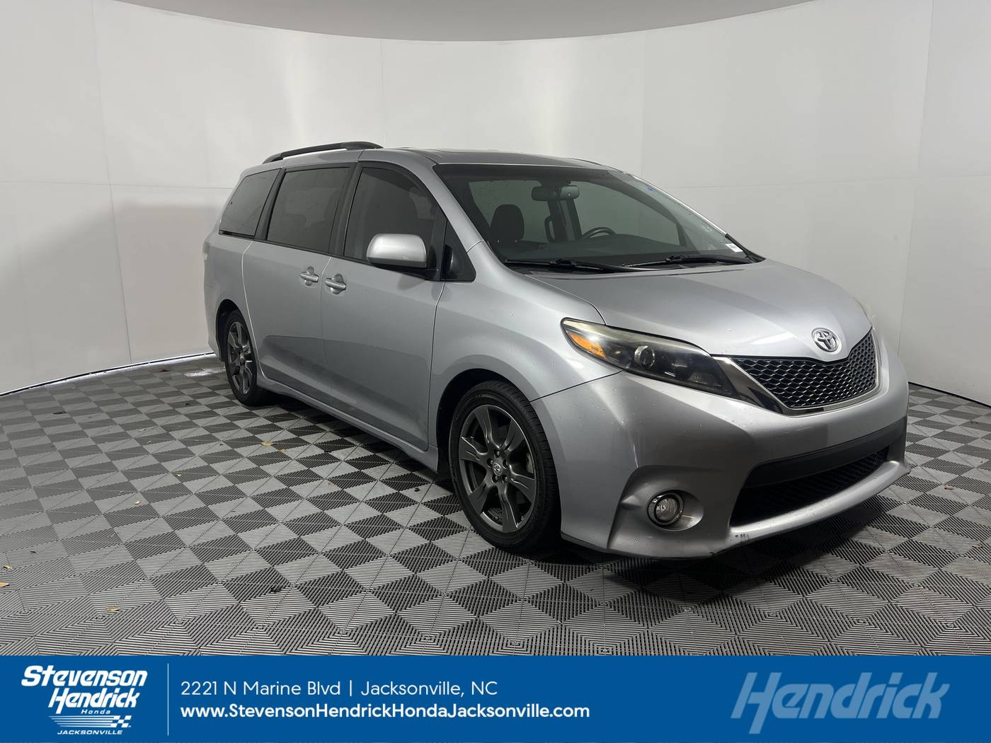 2017 Toyota Sienna SE Premium — Minivan — 96,836 mi — Jacksonville, NC