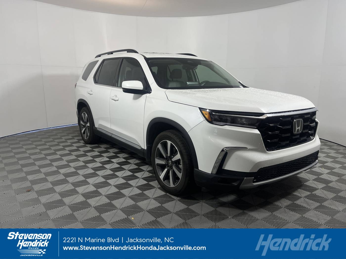 2025 Honda Pilot Touring — SUV — 14,183 mi — Jacksonville, NC