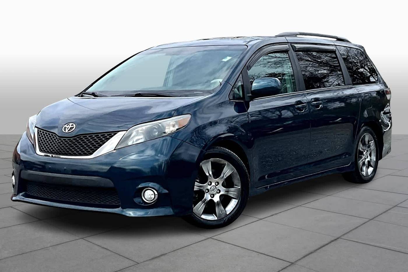 2011 Toyota Sienna SE — Minivan — 92,370 mi — College Park, MD