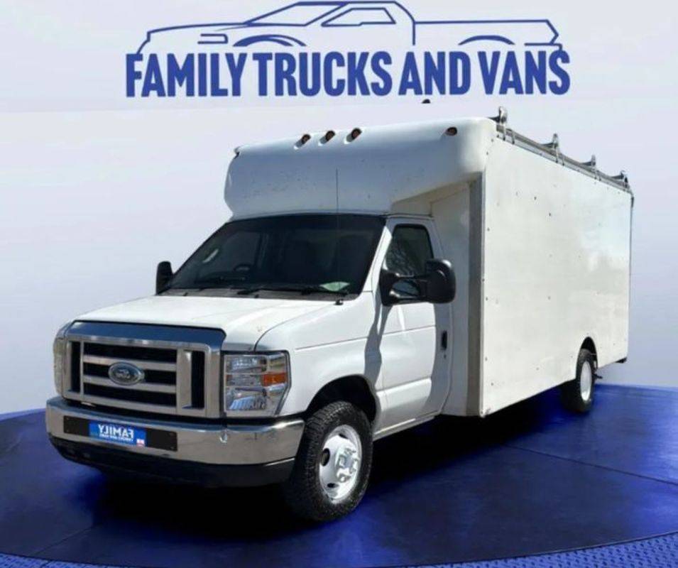2013 Ford Econoline Commercial Cutaway E-350