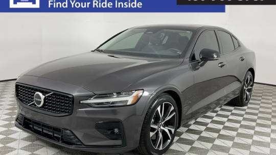 2024 Volvo S60 B5 Core Dark Theme