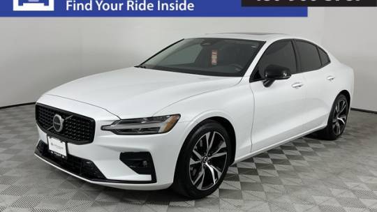 2024 Volvo S60 B5 Core Dark Theme