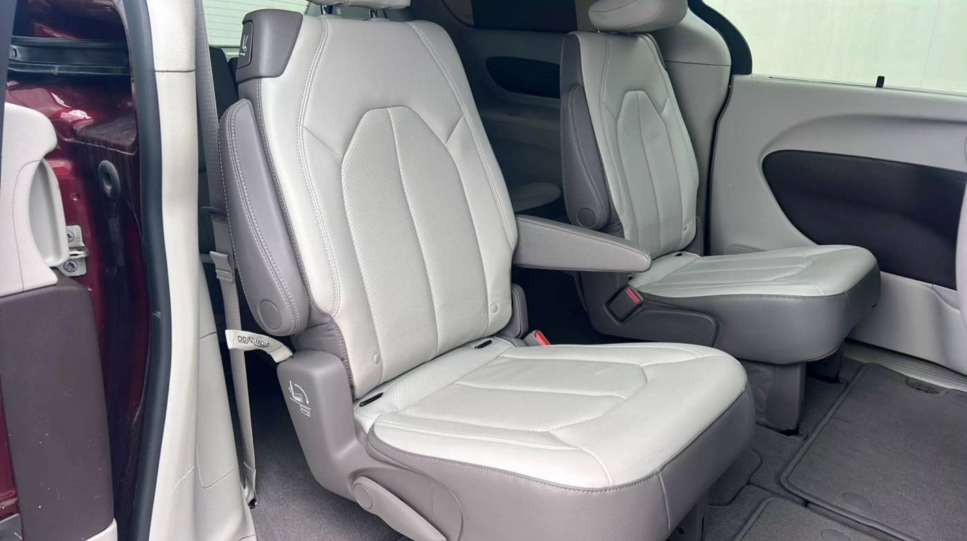 2019 Chrysler Pacifica Touring L — Minivan — 74,804 mi — Sarasota, FL