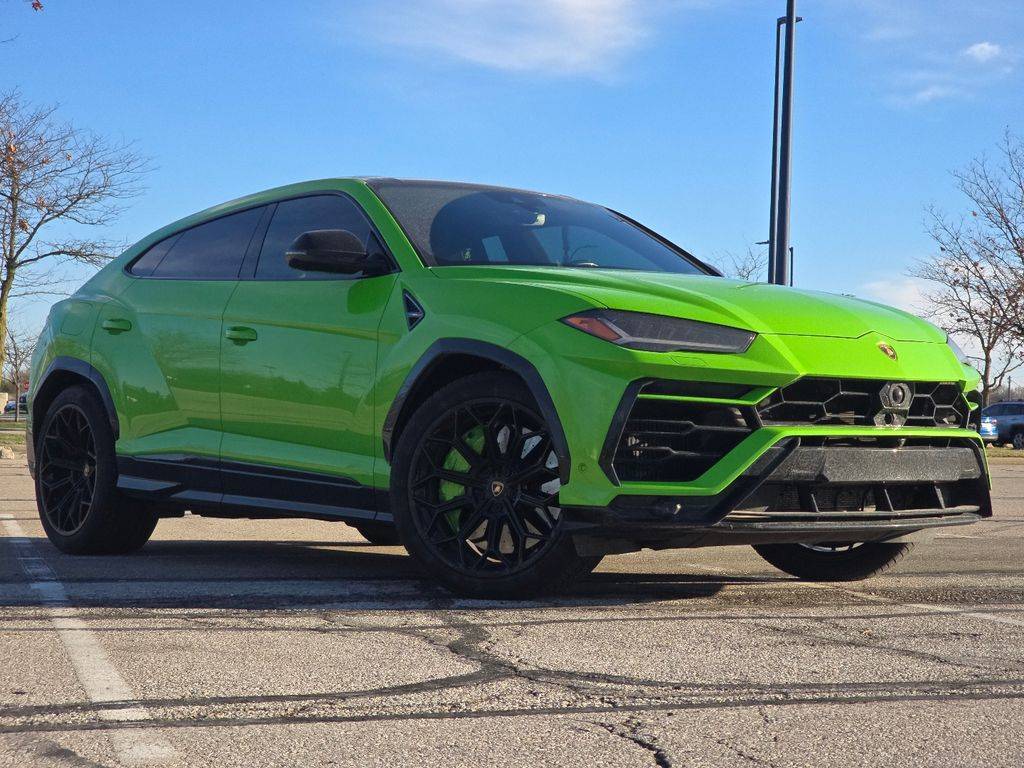 2021 Lamborghini Urus Pearl Capsule