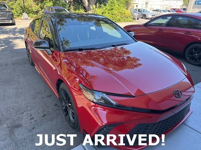 2025 Toyota Camry Hybrid SE — Sedan — 5,704 mi — Savannah, GA