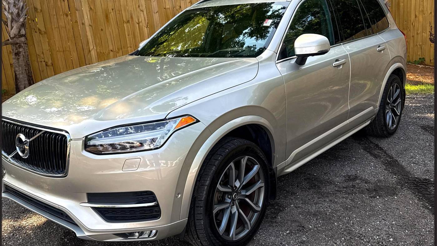 2017 Volvo XC90 T6 Momentum