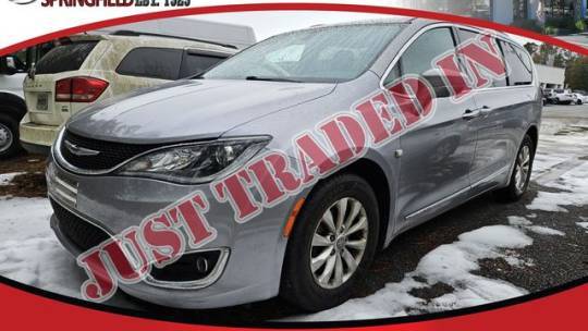 2017 Chrysler Pacifica Touring L — Minivan — 130,487 mi — Springfield, GA