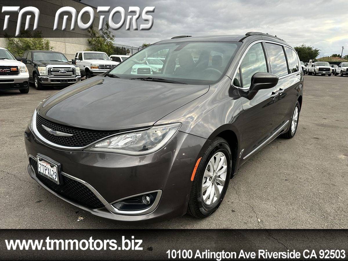 2017 Chrysler Pacifica Touring L — Minivan — 85,983 mi — Riverside, CA