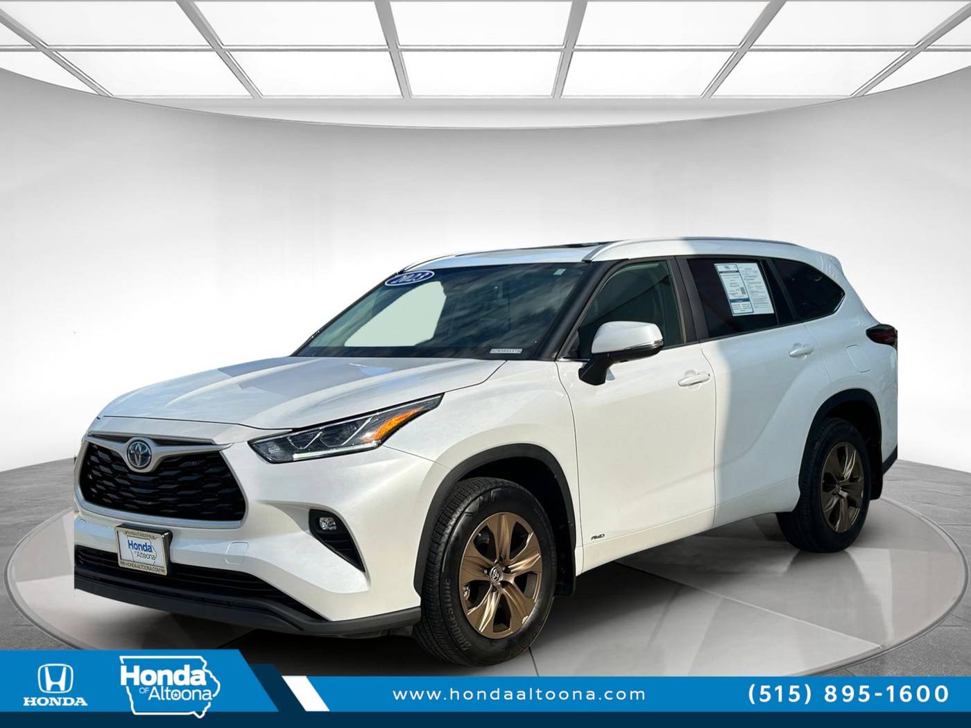 2023 Toyota Highlander Hybrid Bronze Edition — SUV — 22,227 mi — Altoona, IA