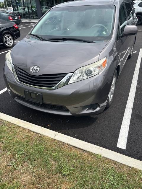 2014 Toyota Sienna LE — Minivan — 128,997 mi — Cincinnati, OH