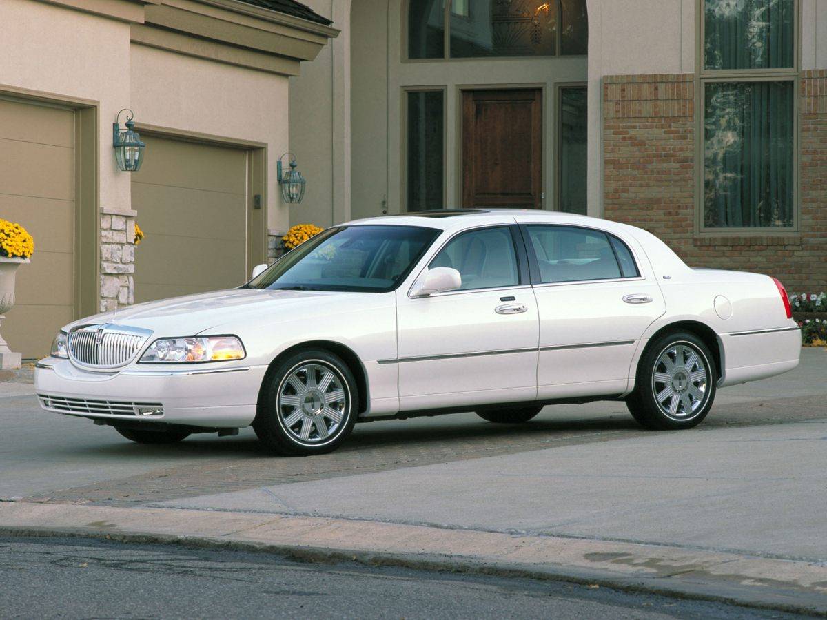 2004 Lincoln Town Car Ultimate — Sedan — 141,695 mi — Cape Coral, FL