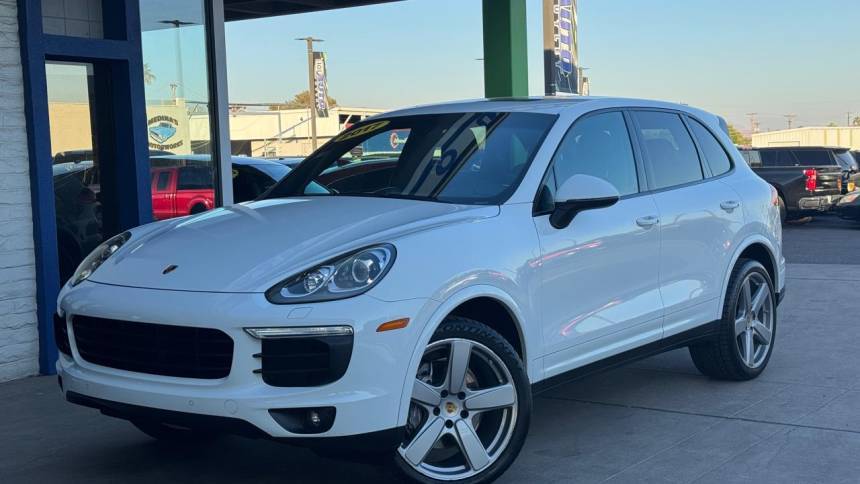 2017 Porsche Cayenne Standard