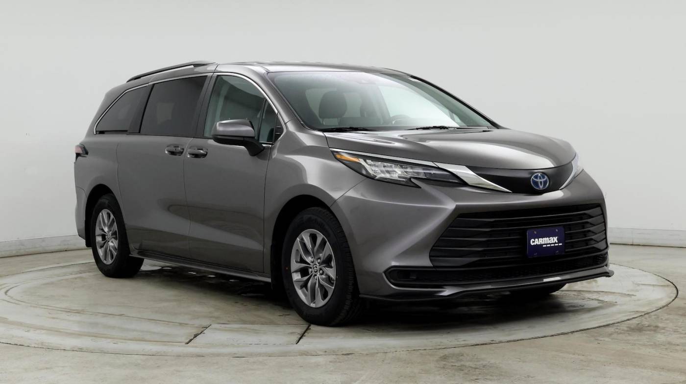 2023 Toyota Sienna LE — Minivan — 52,584 mi — Green Brook Township, NJ