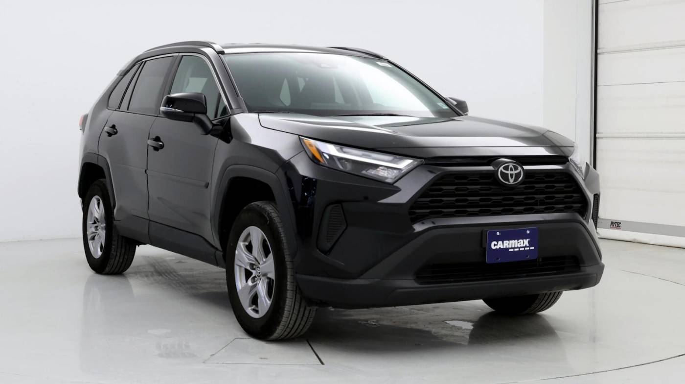 2023 Toyota RAV4 XLE — SUV — 27,602 mi — Smithtown, NY