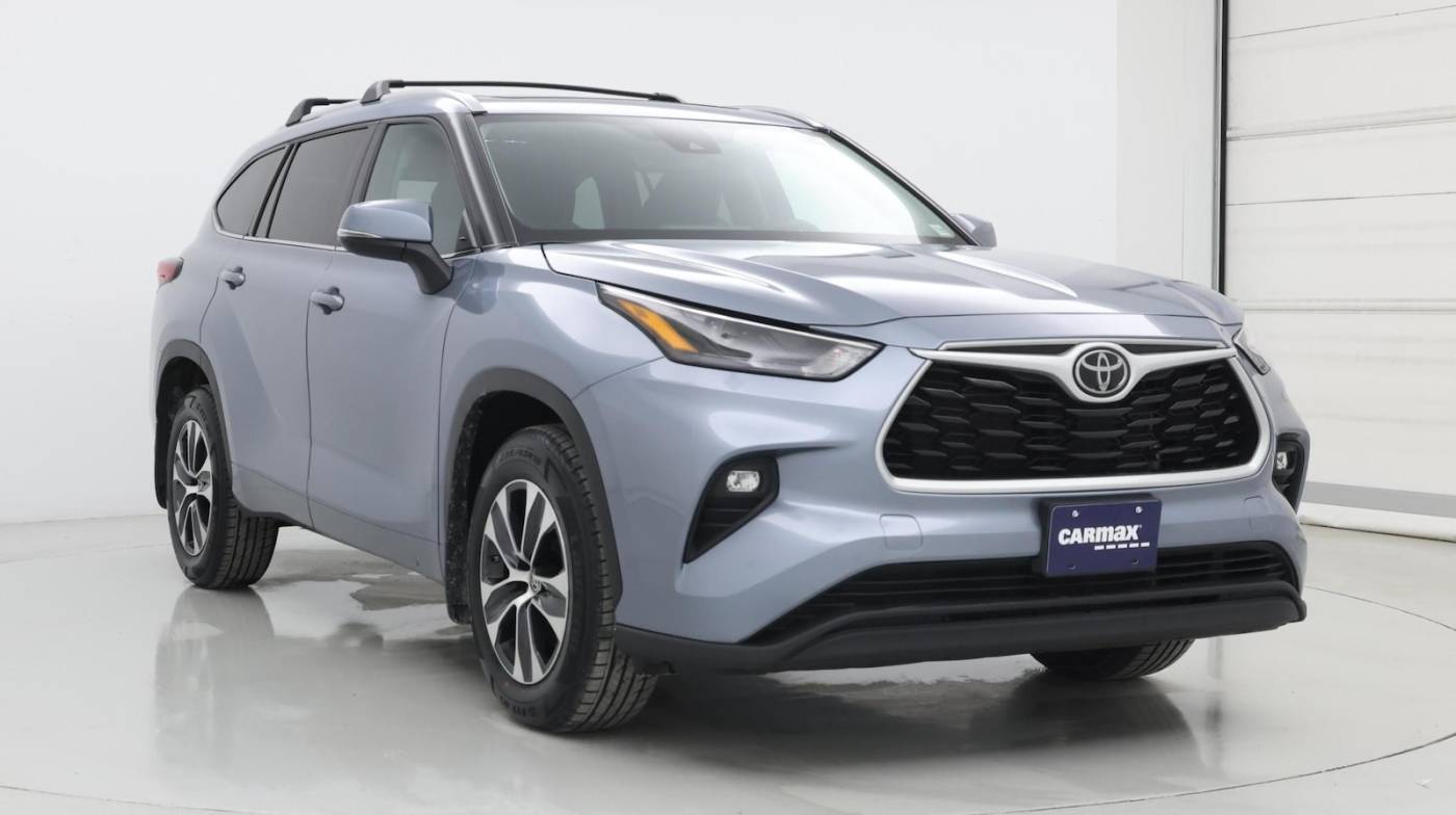 2022 Toyota Highlander XLE — SUV — 28,356 mi — Smithtown, NY