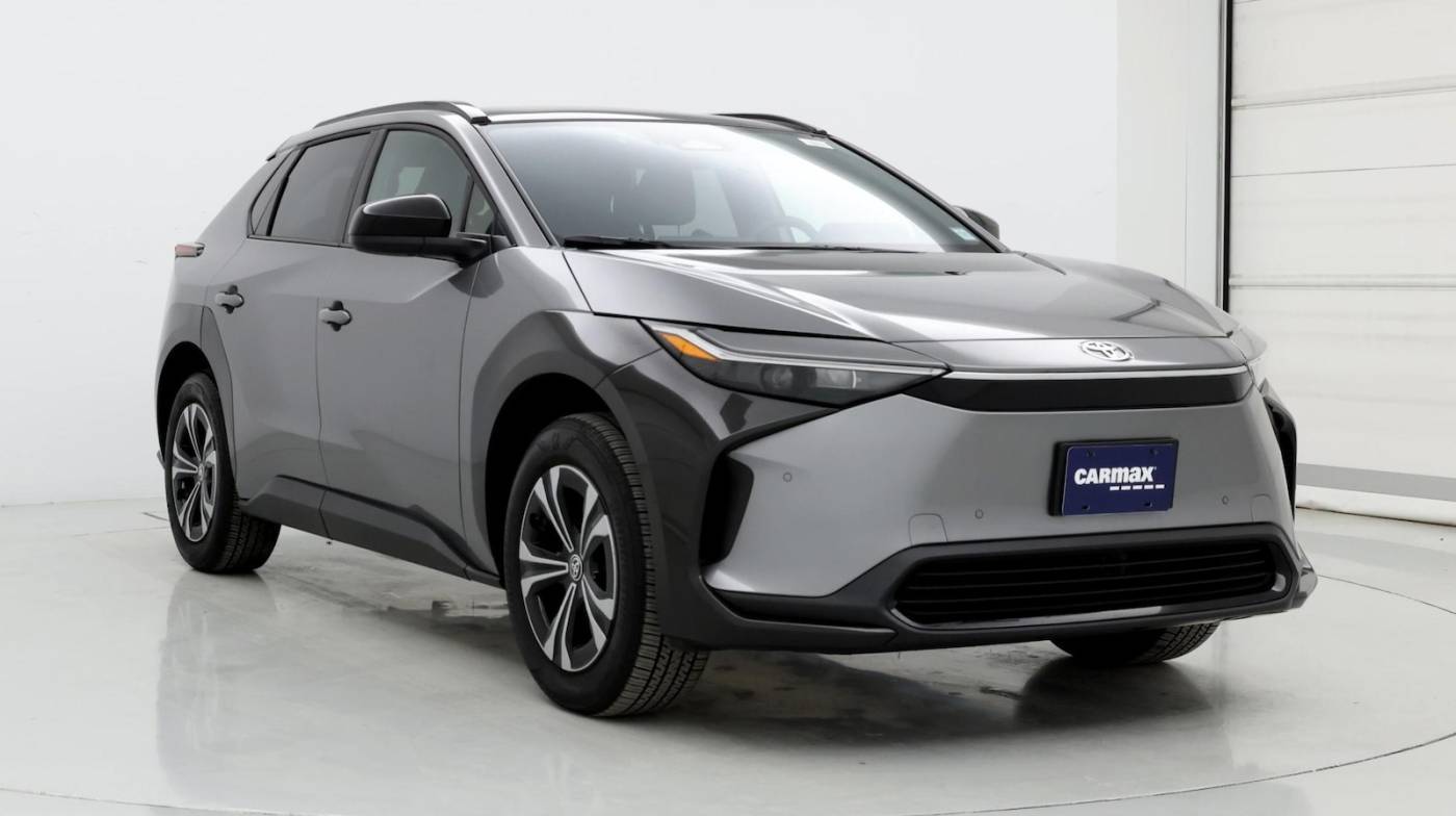 2024 Toyota bZ4X XLE — SUV — 6,051 mi — Smithtown, NY