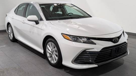 2024 Toyota Camry LE — Sedan — 25,290 mi — Brook Park, OH