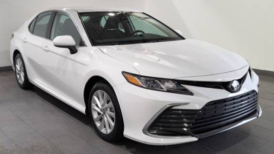 2024 Toyota Camry LE — Sedan — 32,647 mi — Brook Park, OH