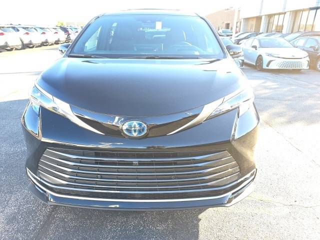 2025 Toyota Sienna Platinum — Minivan — 440 mi — Brook Park, OH