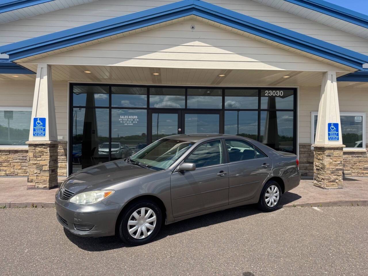 2006 Toyota Camry LE — Sedan — 73,306 mi — Loretto, MN