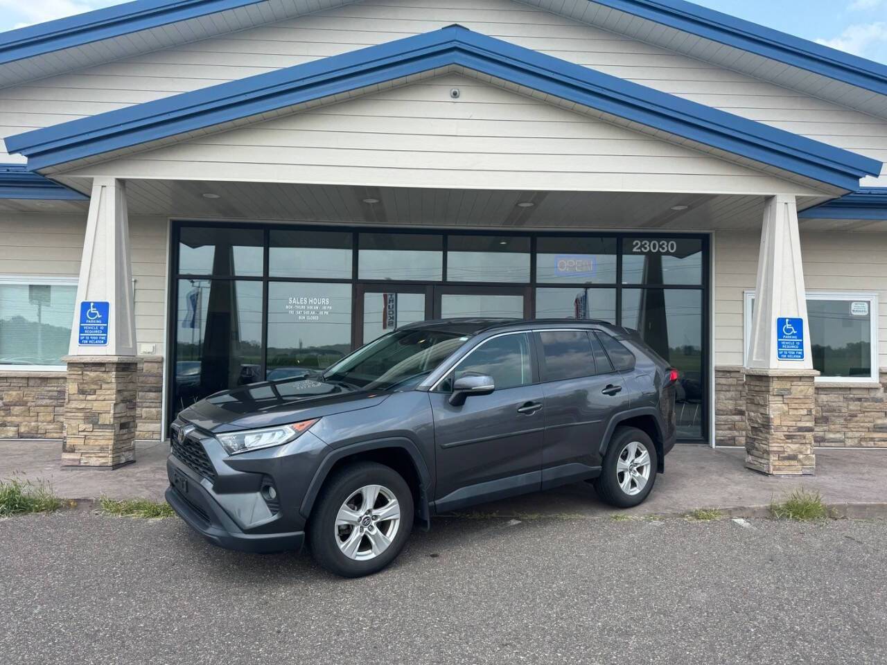 2020 Toyota RAV4 XLE — SUV — 52,731 mi — Loretto, MN