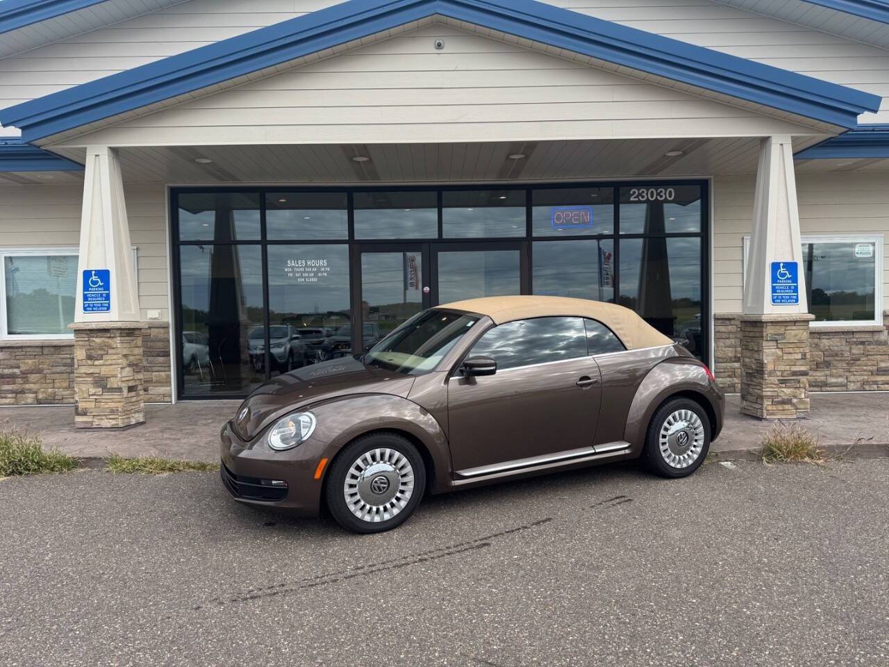 2013 Volkswagen Beetle 2.5 — Convertible — 47,875 mi — Loretto, MN