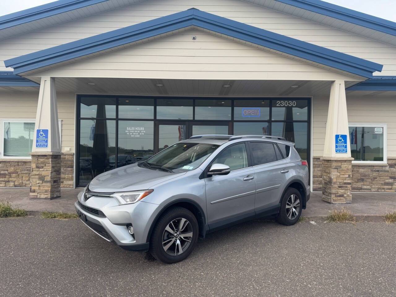 2018 Toyota RAV4 XLE — SUV — 28,900 mi — Loretto, MN